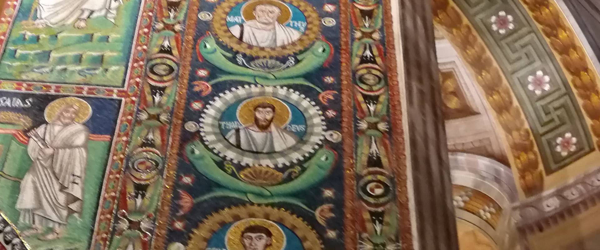San Vitale - particolare volta con medaglioni musivi di santi foto di LadyBathory1974